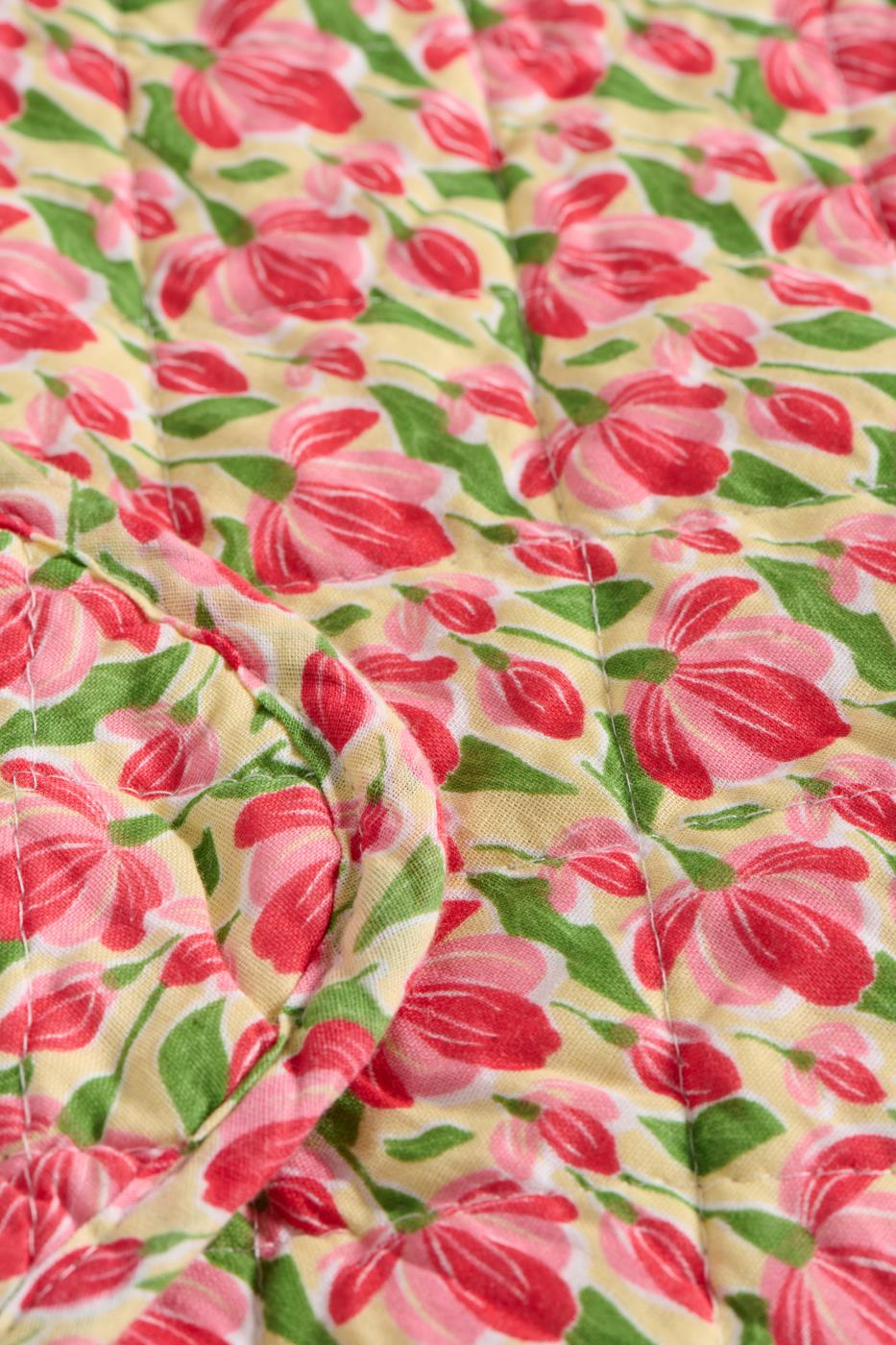 Quiltad pläd beige rosa blommor 180 x 130 cm