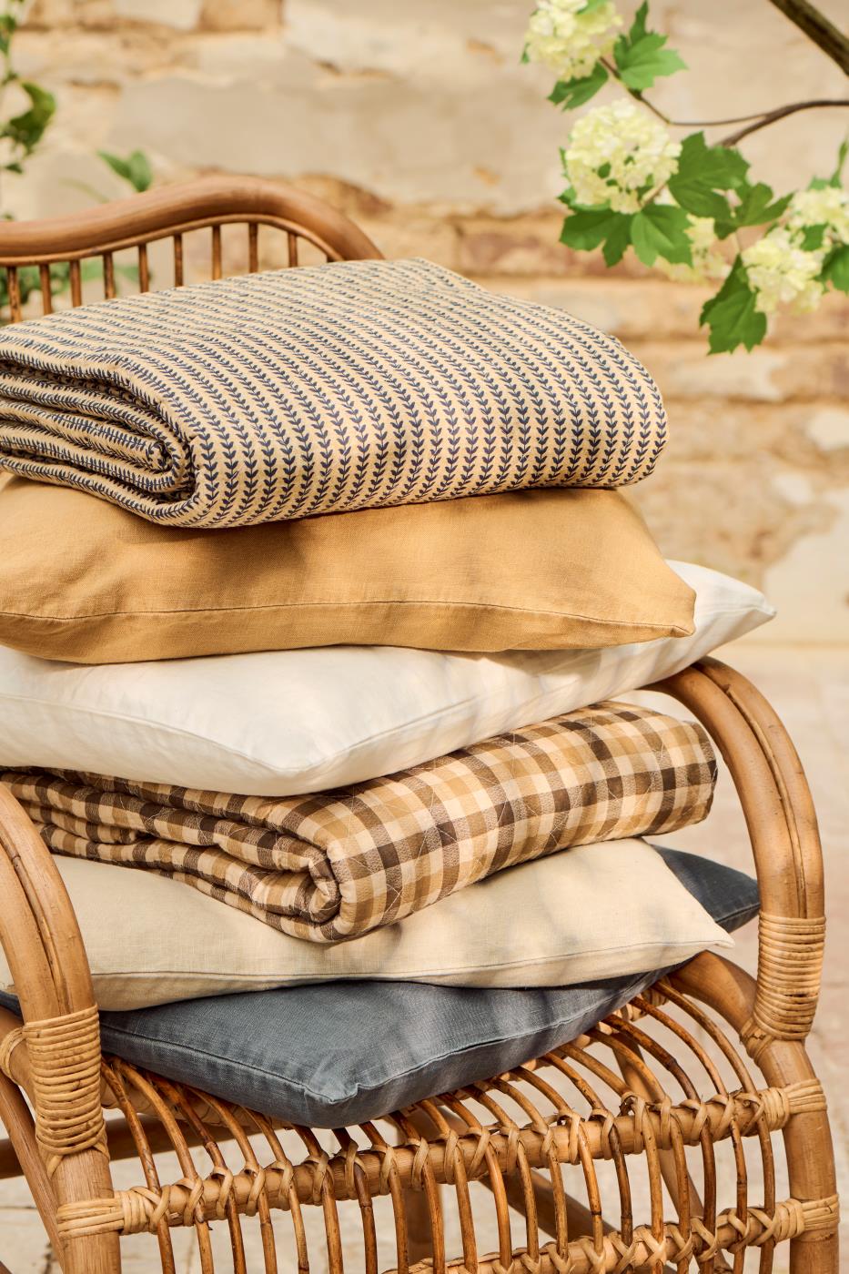Quiltad pläd beige brun rutig 180 x 130 cm