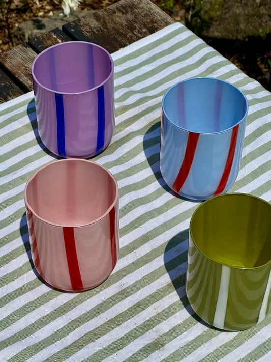 Maegen Glas randigt flera färger