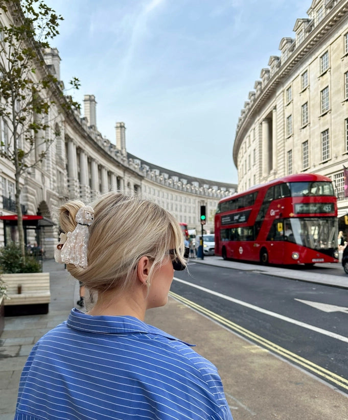 Solar Eclipse hårklämma Pudel vit