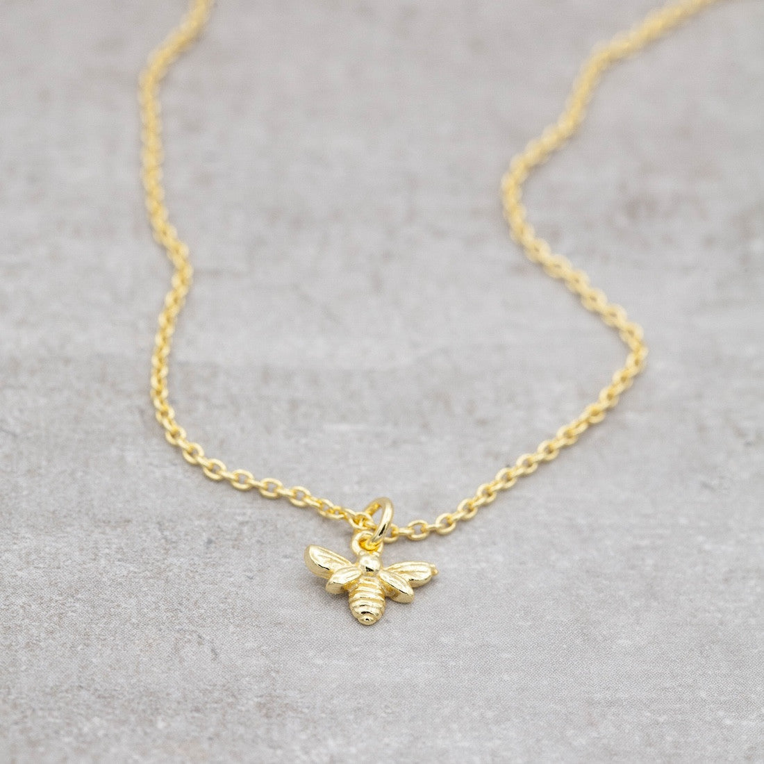 Halsband i guld bee your self