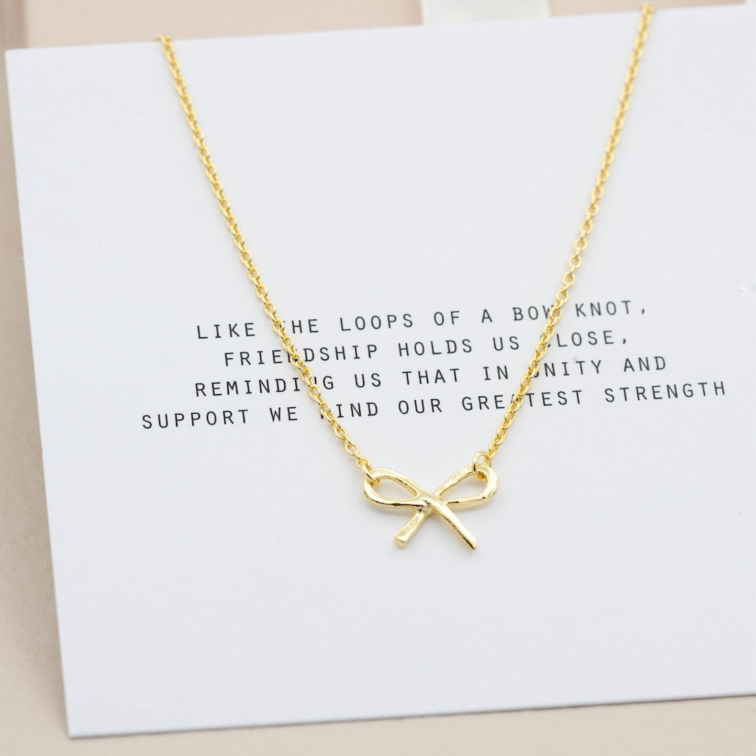 Halsband i guld rosett