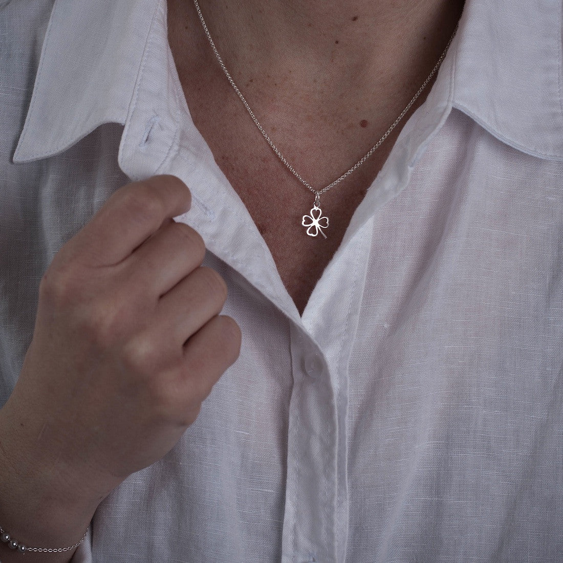 Halsband lyckoklöver guld