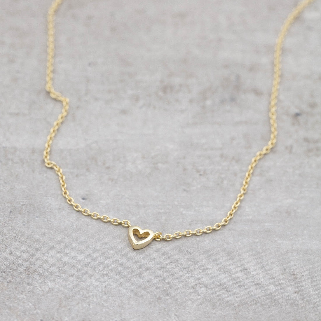 Halsband i guld hjärta