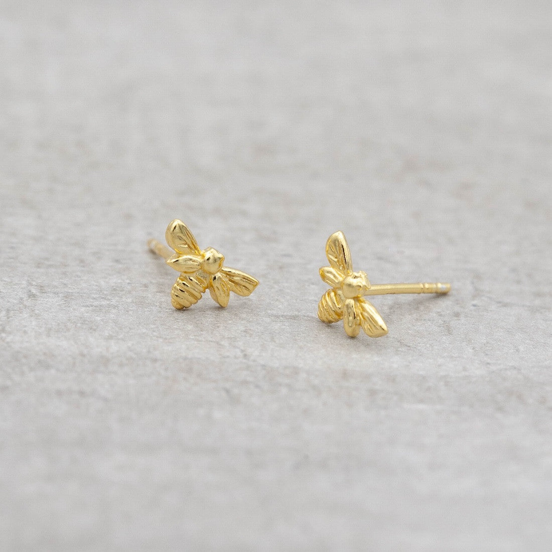 Örhängen i guld bee your self
