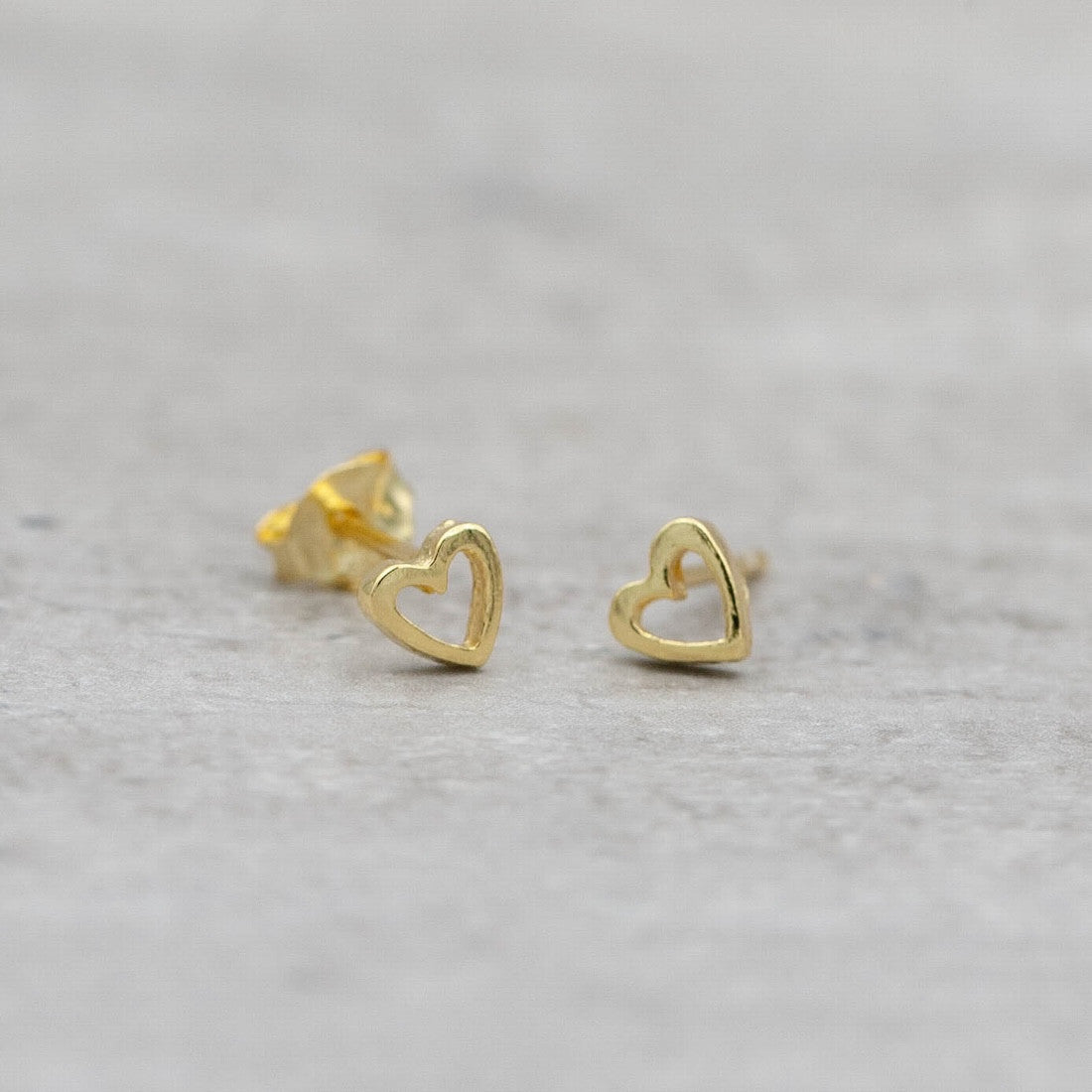Örhängen i guld hjärta