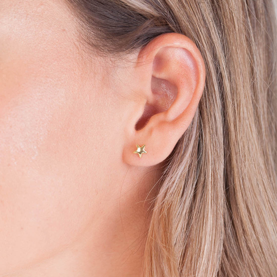Örhängen liten stjärna guld