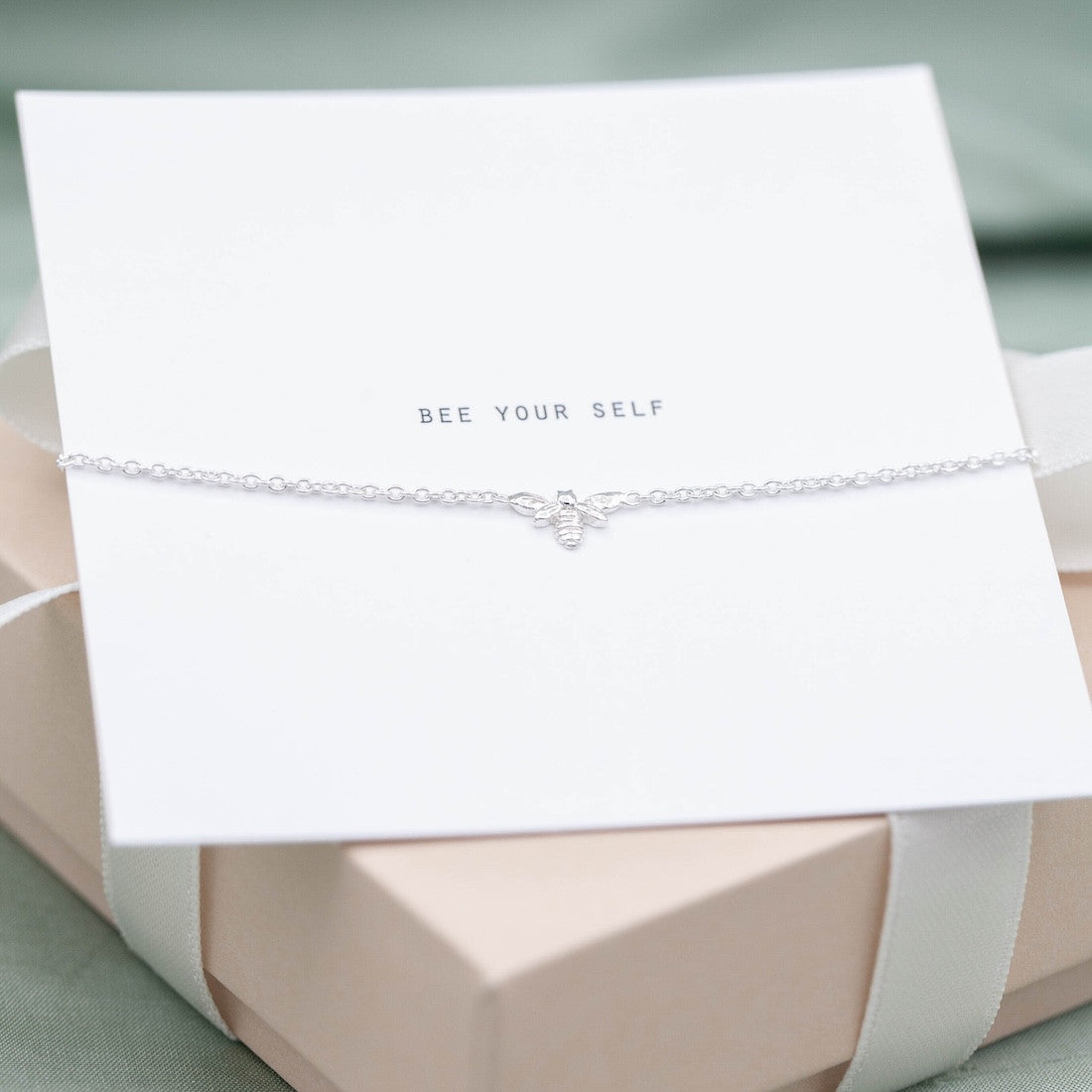 Armband i silver bee your self