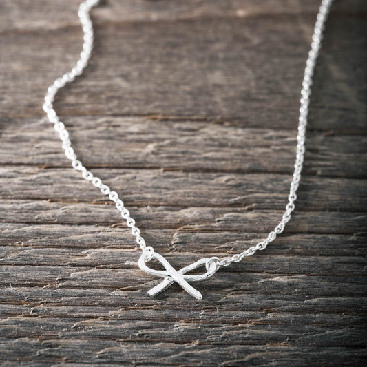 Halsband i silver rosett