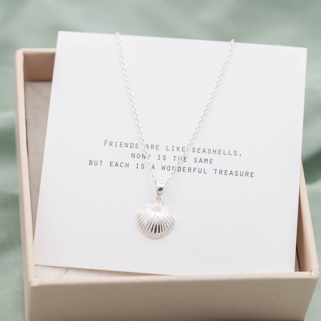 Halsband i silver snäcka