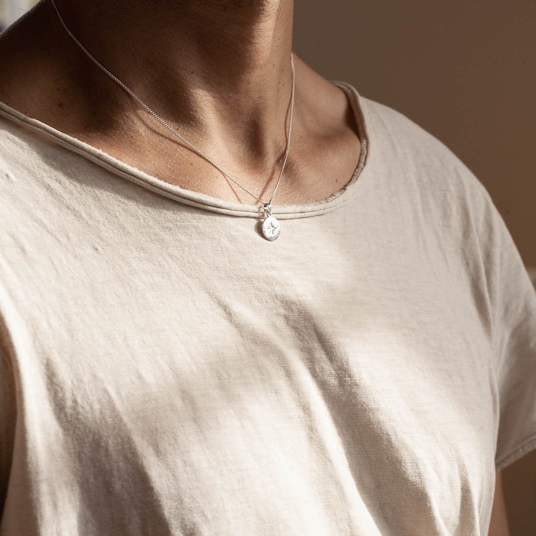 Silverhalsband kompass unisex