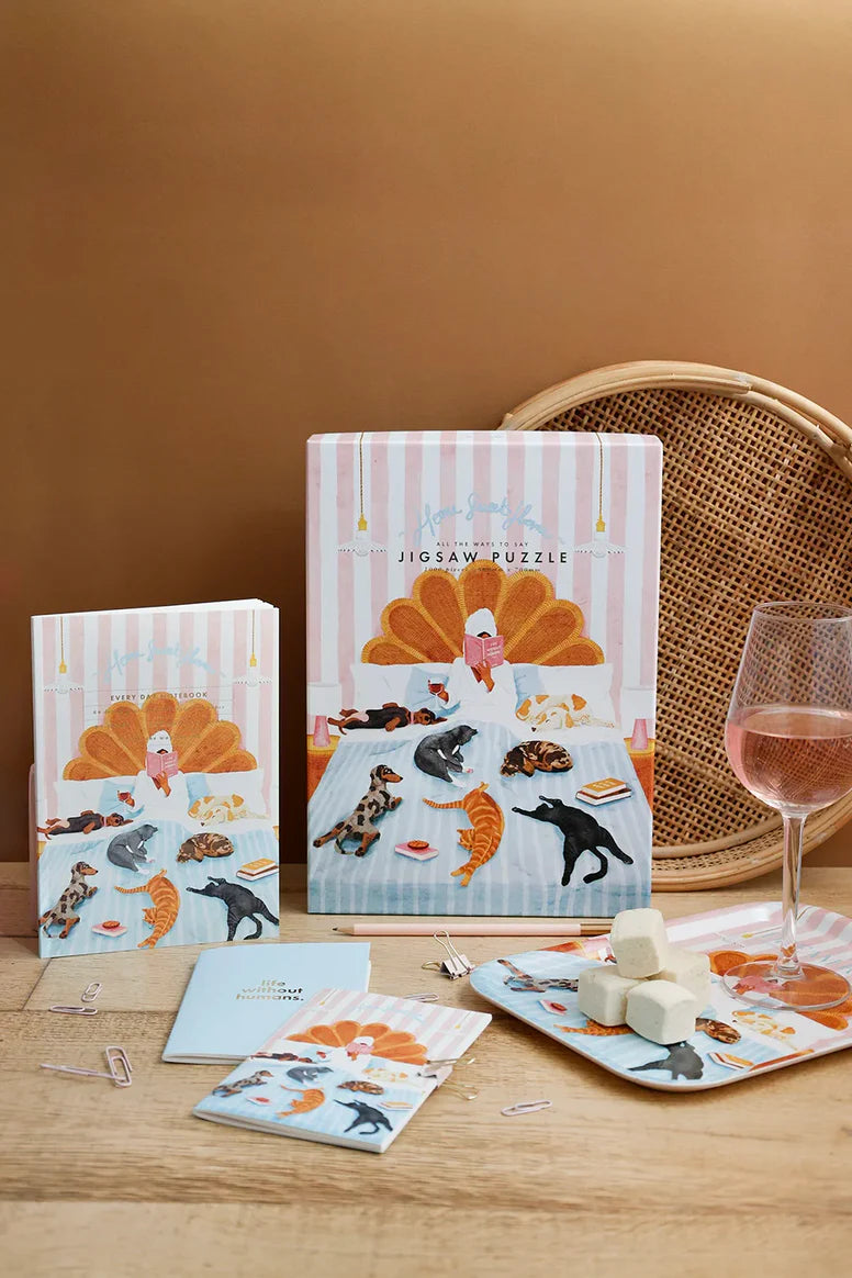 Anteckningsbok hundar och katter i säng