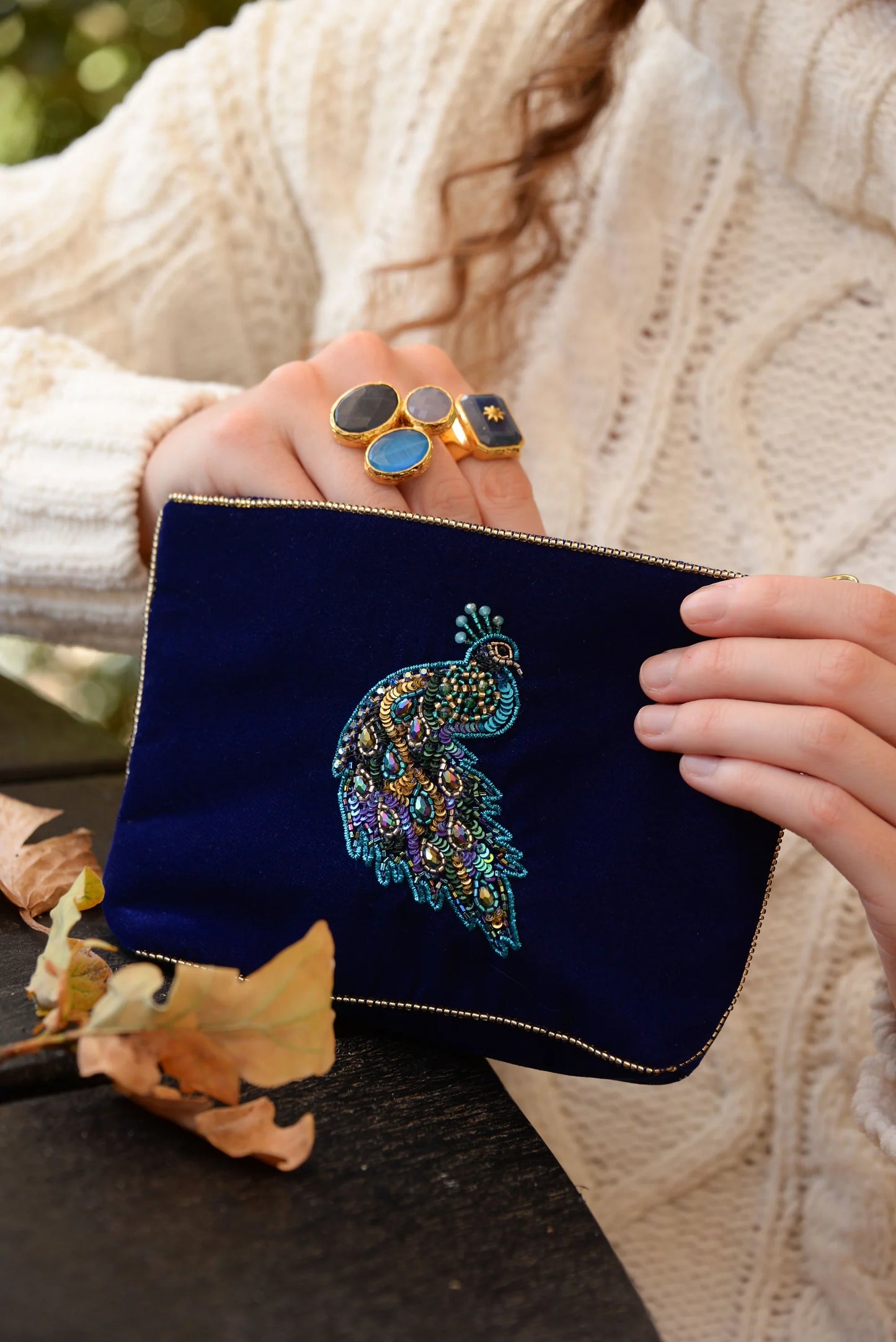 Broderad medium sminkväska/necessär Påfågel
