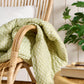 Quiltet plaid lysegrøn blomster 170 x 130 cm