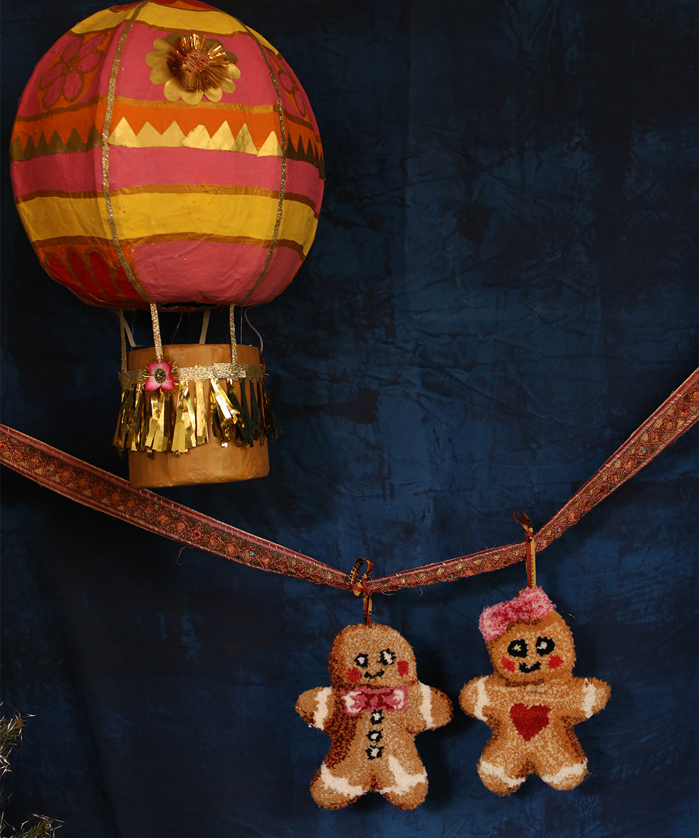 Fru Pepparkaka hänge i ull