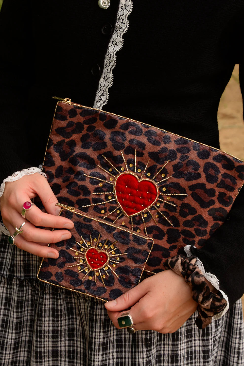 Broderad large sminkväska/necessär leopard hjärta