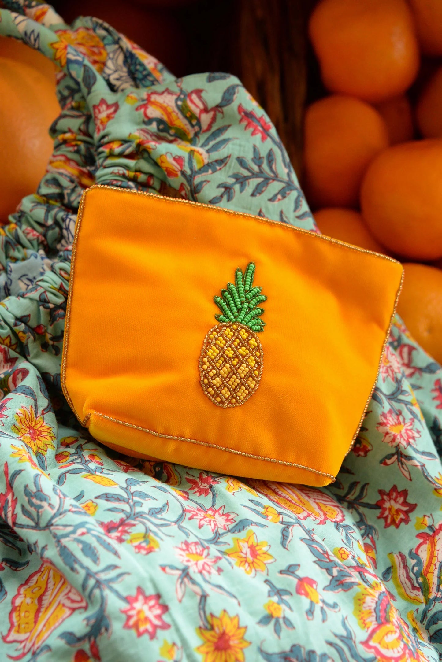 Broderad necessär ananas