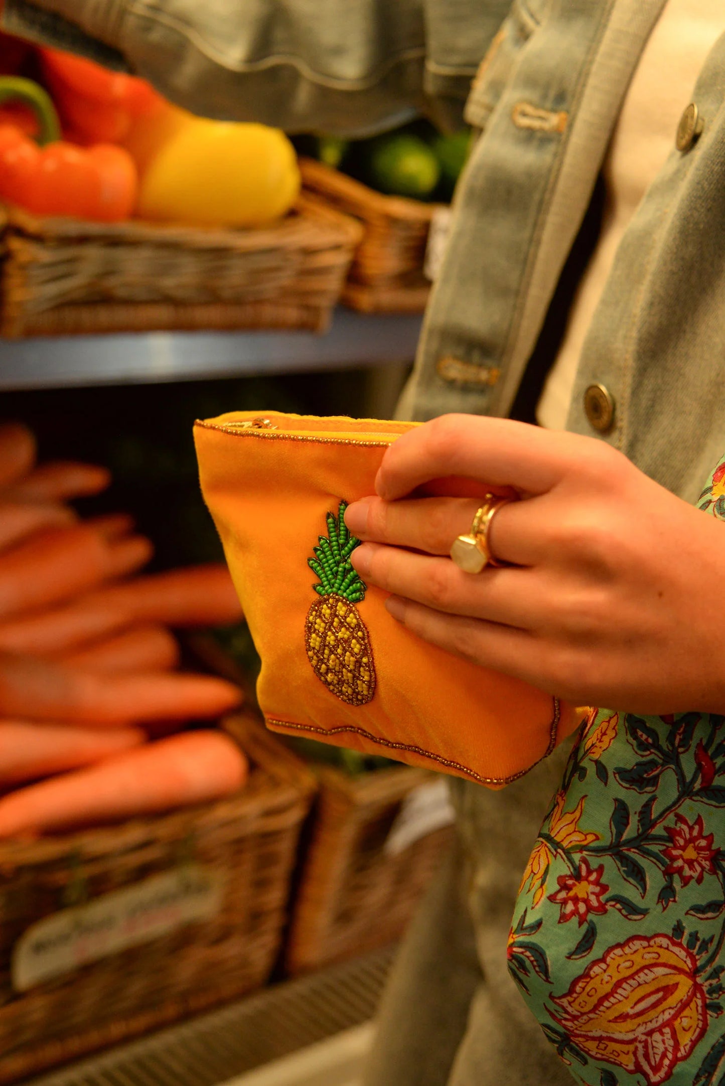 Broderad necessär ananas