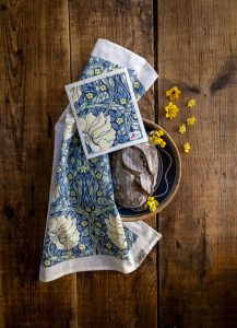 William Morris set kökshandduk och disktrasa Pimpernell Medow