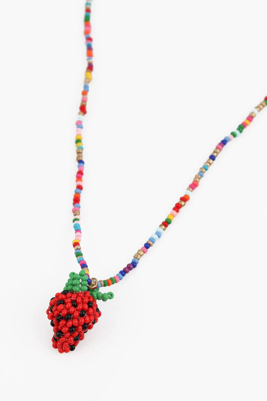 Halsband pärlor och jordgubbe
